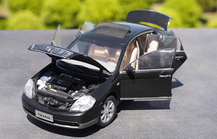Original factory 1:18 Dongfeng Nissan 1st First Gerneration TEANA Diecast alloy car model for gift, collection