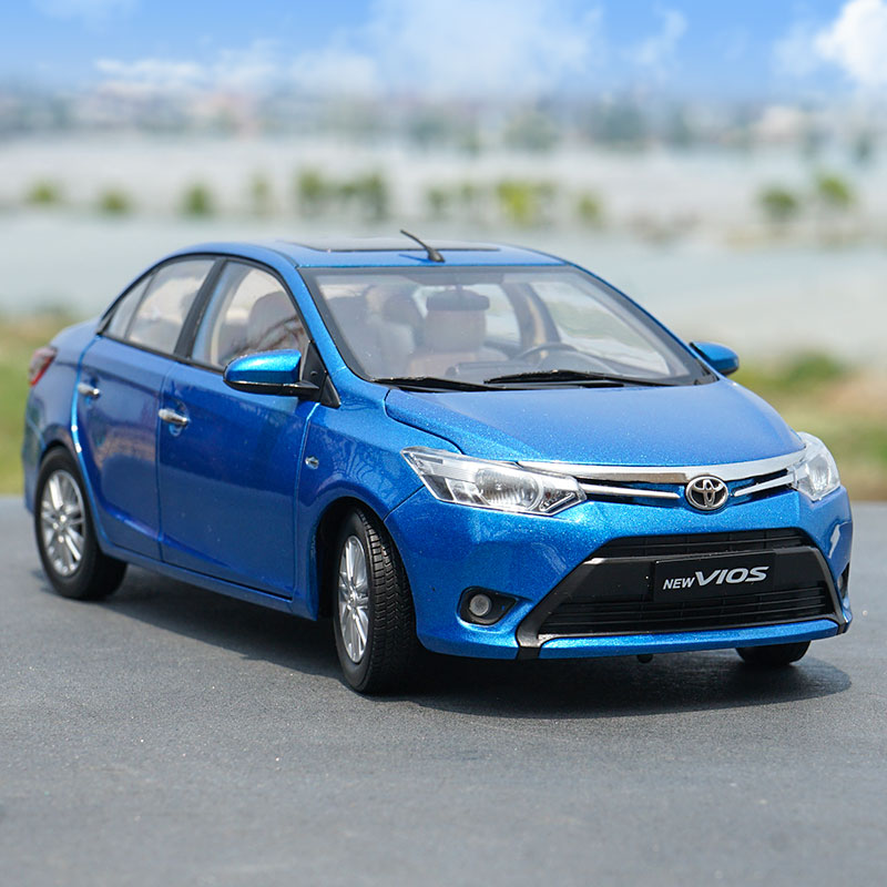1:18 Toyota Sedan Scale Diecast Model — Megamodel Collectible