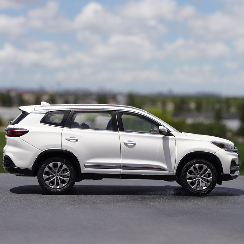 Original authentic 1:18 Chery Tiggo 8 Diecast alloy off-road SUV car model for gift, collection