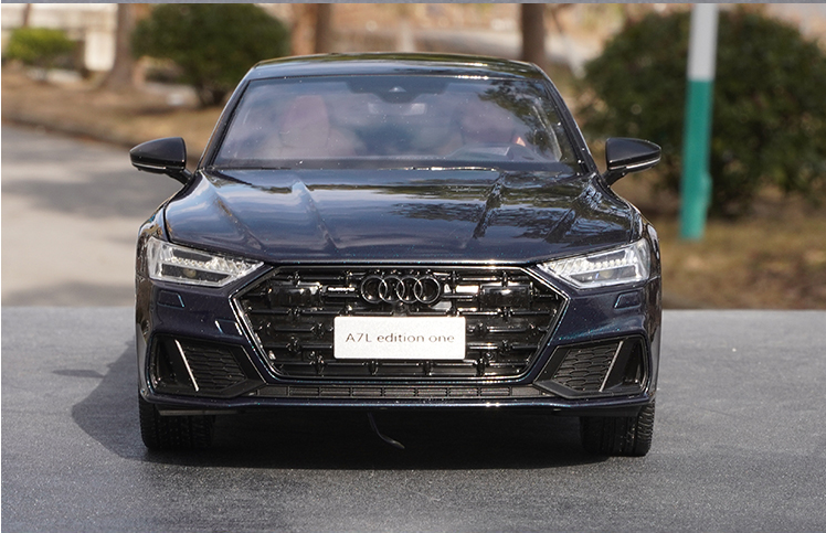 Original factory 1:18 collectible Audi A7L alloy simulation car model for gift, collection