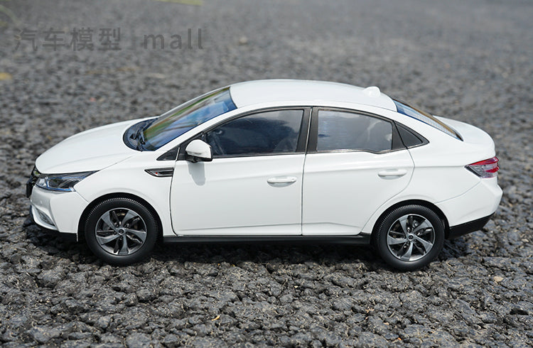 1:18 Original factory 2016 Luxgen S3 Diecast Car Model with small gift