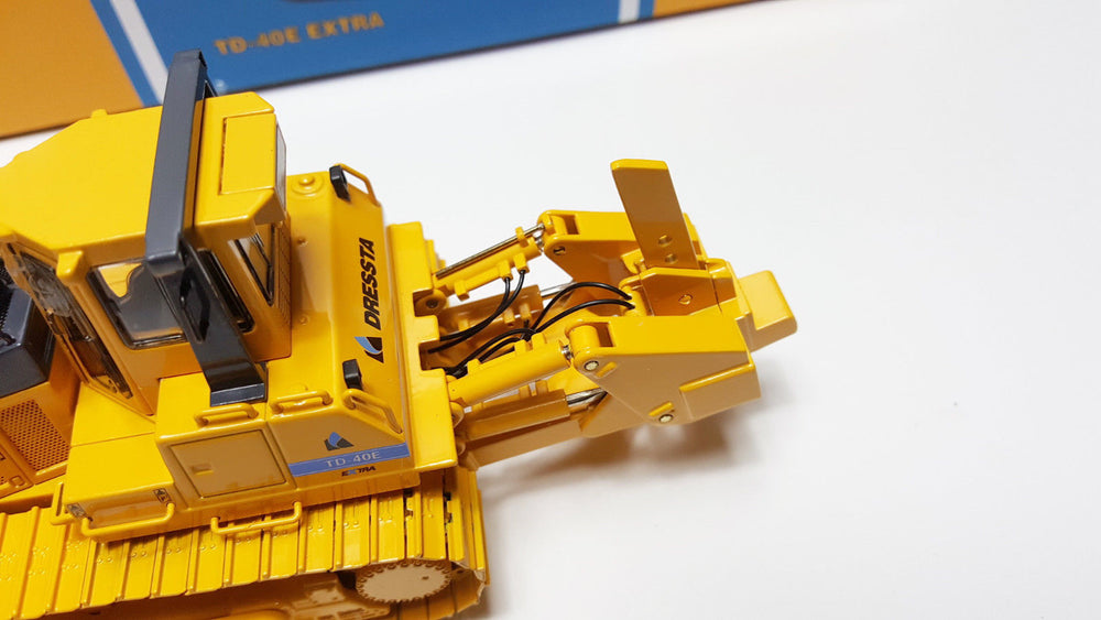 Original Authorized Authentic 1:50 Dressta TD-40E diecast bulldozer scale model Engineering Machinery Bulldozer toy metal Model for Christmas gift,collection