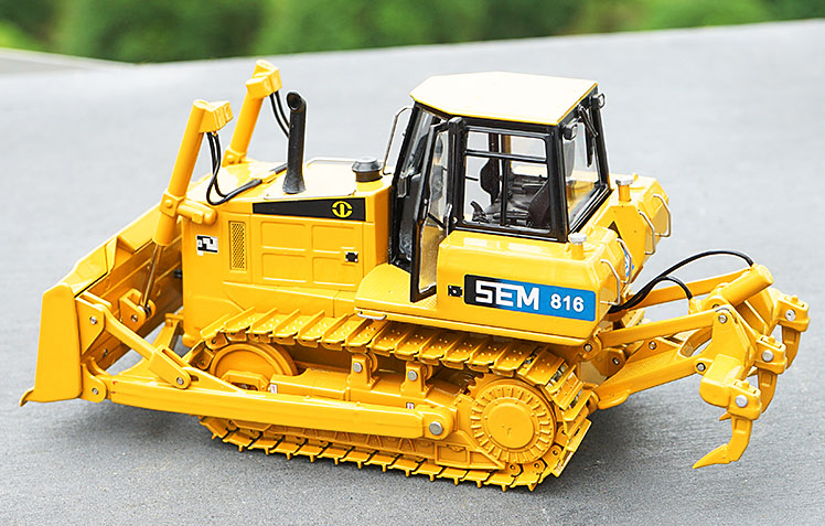 1:35 Original Diecast Shantui SEM816 SEM822 Bulldozer models with small gift