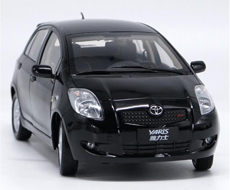 1:18 Toyota Yaris L Diecast Car Model